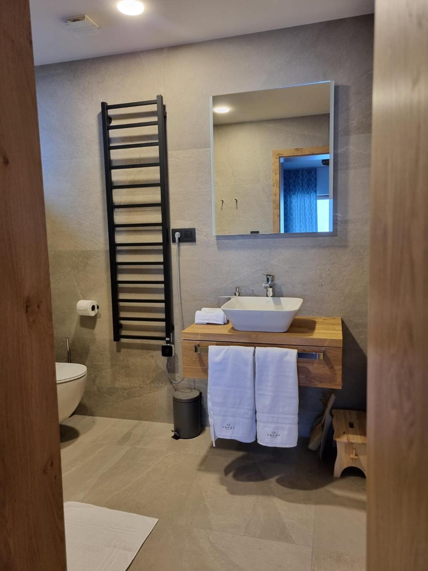 Lucky Chalet Jasna Luxury Apartment เดมานอฟสกา โดลินา ภายนอก รูปภาพ